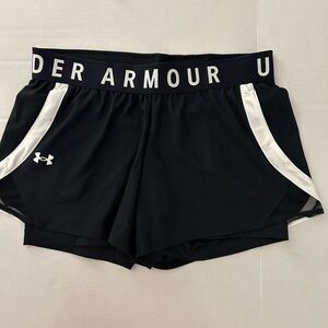 Under Armour Women's Black and White Athletic Shorts size large. Like new.